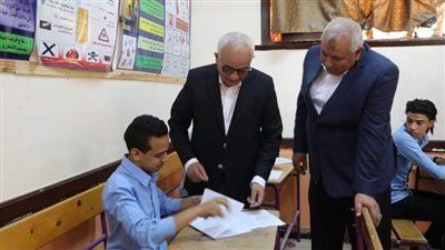 وزير التعليم ومحافظ الوادي الجديد يتفقدان امتحانات الدبلومات الفنية (صور)
