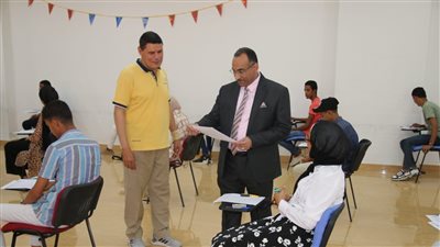 رئيس جامعة طيبة التكنولوجية يتابع سير امتحانات نهاية العام الجامعي 2022- 2023