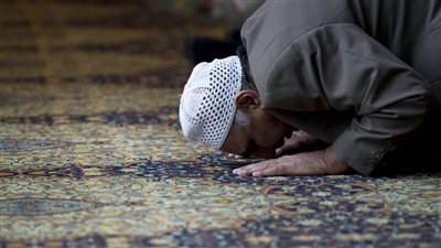 سجدة الشكر، كيف تكون سجدة الشكر لله وأسبابها ؟