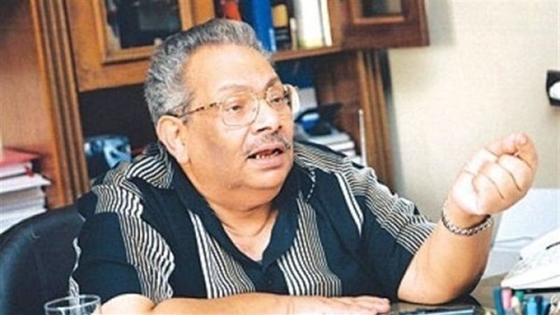 الكاتب اسامة أنور