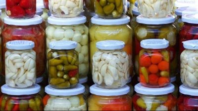 سلوكيات خاطئة على مائدة الطعام المصرية تسبب أمراضا عديدة، احذريها