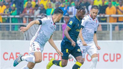 اتحاد العاصمة الجزائري يفوز على يانج أفريكانز 2-1 في ذهاب نهائي كأس الكونفدرالية (فيديو)