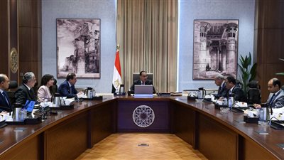 رئيس الوزراء يتابع موقف تطوير منظومة تداول وتوزيع المنتجات البترولية