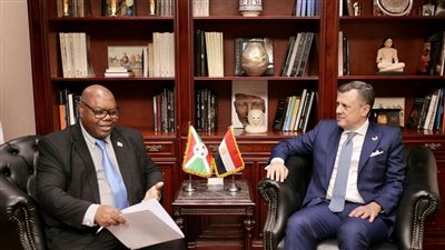 وزير السياحة والآثار يبحث مع سفيري المجر وبوروندي سبل تعزيز التعاون