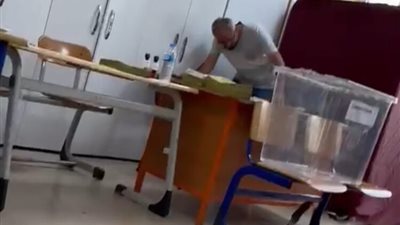 جرذ يفر وراء الناخبين في تركيا