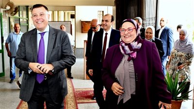 مجلس الدراسات العليا والبحوث يكرم رئيس جامعة عين شمس