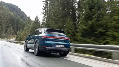 بورش تستعرض مواصفات سيارات كايين الكهربائية 