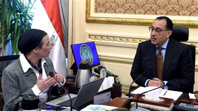 رئيس الوزراء يلتقي وزيرة البيئة لمتابعة عدد من ملفات عمل الوزارة 
