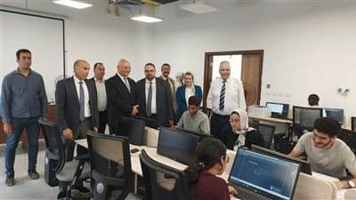 رئيس جامعة بنها يواصل جولاته لتفقد سير الامتحانات بالجامعة الأهلية بالعبور