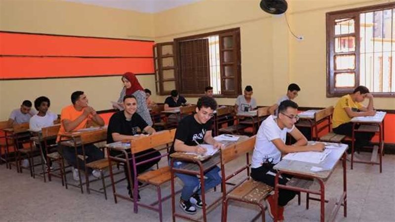 طلاب الجيزة يؤدون