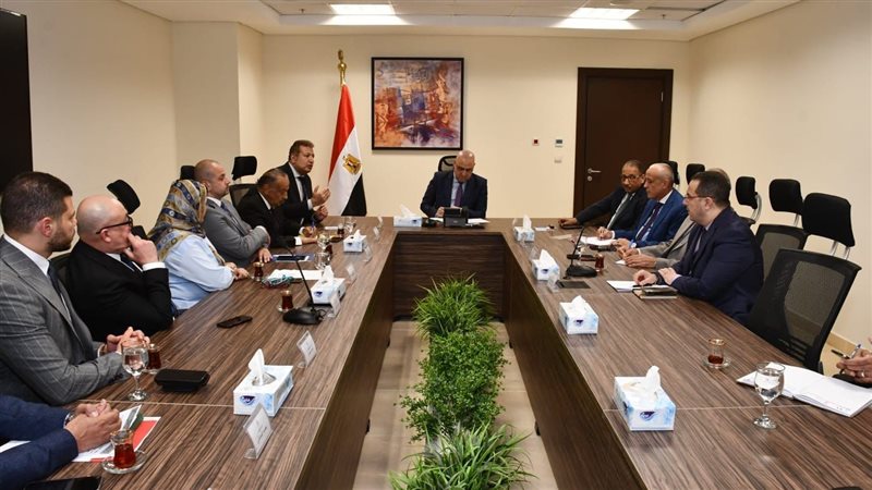 لقاء وزير الاسكان