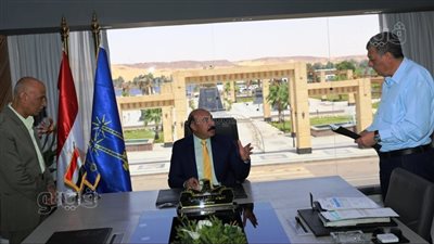 محافظ أسوان يعتمد نتيجة الشهادة الإعدادية بنسبة نجاح 75.83% (صور)