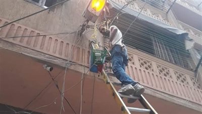 رئيس حي شرق بالإسكندرية يوجه باستمرار أعمال الصيانة ورفع كفاءة الأعمدة 
