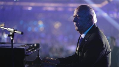 عمر خيرت يبدع في حفل التجمع الخامس (صور)