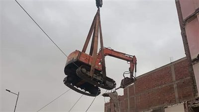 الجاكهامر الحل السحري لإزالة العمارات شاهقة الارتفاع في القاهرة