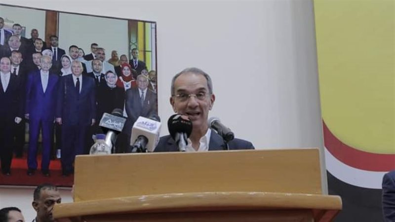 وزير الإتصالات وتكنولوجيا