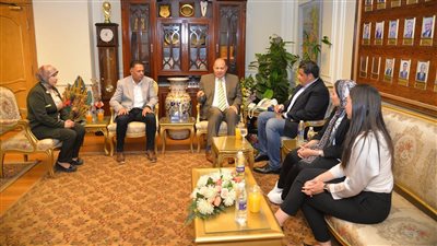 محافظ أسيوط: إنشاء مركز لتدريب الشباب على 13 حرفة يدوية 