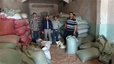 ضبط 503 أطنان قمح محلي داخل 8 مخازن بأسيوط و18 طن أسمدة زراعية مدعمة 