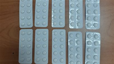 جمارك مطار الغردقة الدولي تحبط محاولة تهريب أقراص مخدرة 