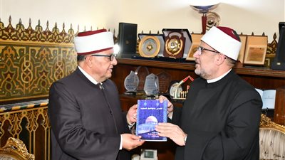 وزير الأوقاف الفلسطيني يشيد بكتاب القدس والمواثيق الدولية 