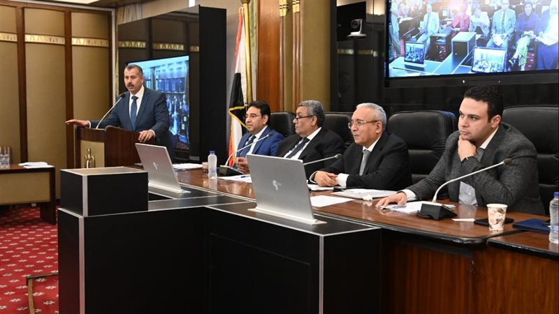 جانب من اجتماع لجنة