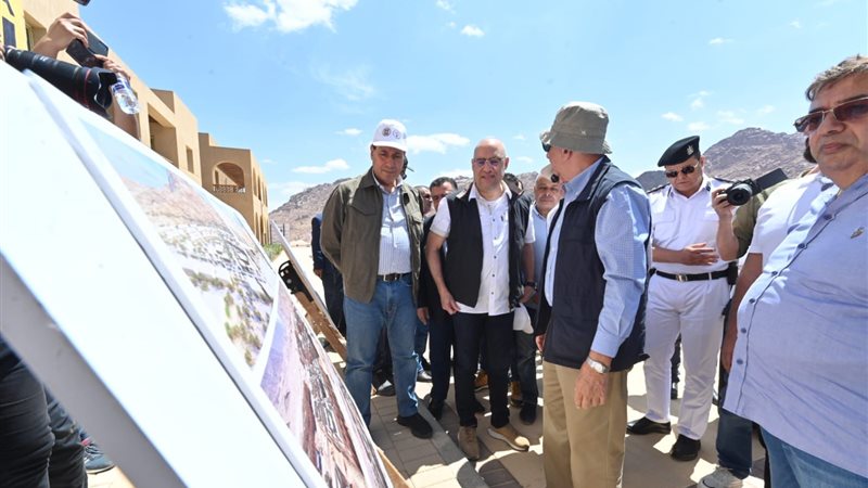 وزير الاسكان فى جولة