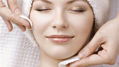 روتين العناية المنزلية ببشرتك، وتنظيفها بعمق بالماسكات الطبيعية