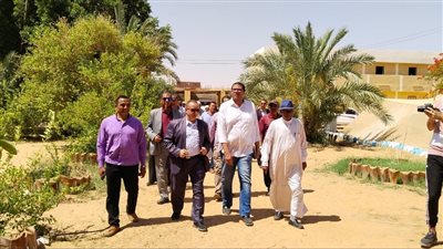 وفد من التخطيط يتابع توفر معايير القرية الخضراء في محافظة الوادي الجديد