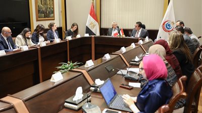 وزير الصحة يناقش مشروع تبادل الخبرات الفرنسية بمنظومة التأمين الصحي الشامل