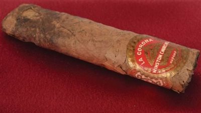 عرض سيجار عمره 80 عاما للبيع، تعرف على صاحبه