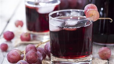 تفسير رؤية عصير العنب في المنام وعلاقته بالتخلص من الهموم والأحزان