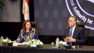 وزيرة الهجرة والرئيس التنفيذي للهيئة العامة للاستثمار يجتمعان بمجموعة النواة