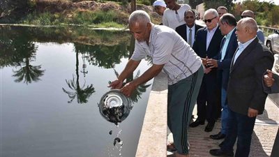 محافظ الأقصر يشهد إلقاء 240 ذريعة سمكية في النيل 