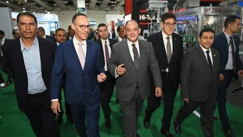 وزير الصناعة يفتتح