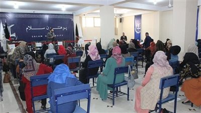 طالبان تحذر الأساتذة الجامعيين من انتقادها وأنباء عن محادثات سرية مع حكومة قطر