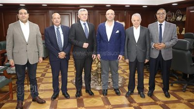 محافظ بني سويف يبحث إقامة مشروعات في مجال الطاقة الشمسية | صور