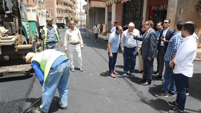 محافظ المنوفية يتفقد أعمال الرصف بمحور ميت خاقان الجديد