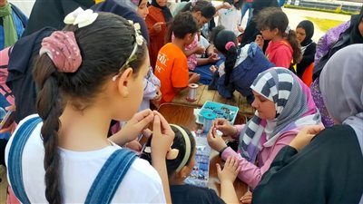 إقبال ملحوظ على ورش الحرف اليدوية بمعرض أهلا رمضان في الإسماعيلية (صور)