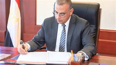 محافظ سوهاج يعتمد ترقية 9 آلاف معلم وإخصائي