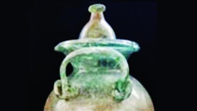 تحديد مكونات عطر عمره 2000 عام