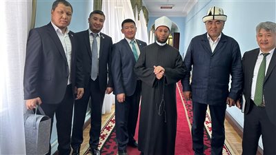 مساعد رئيس جمهورية قرغيزيا يستقبل أسامة الأزهري (صور)