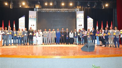  تكريم الزميلين عامر محمود ومحمد حسني بمهرجان مشروعات التخرج بإعلام المنيا