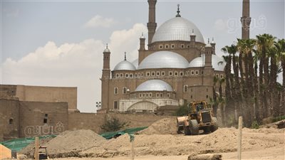 مقابر السيدة عائشة تودع الخليفة (صور)