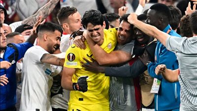 إشبيلية يحقق العلامة الكاملة في نهائيات الدوري الأوروبي