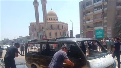 مصرع 9 أشخاص وإصابة 3 آخرين في حريق ميكروباص أعلى الطريق الأوسطي بالواحات 