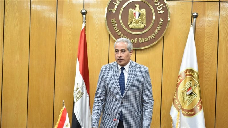 حسن شحاتة وزير القوى