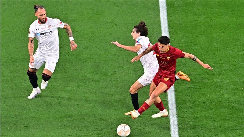 روما وإشبيلية، فيتو