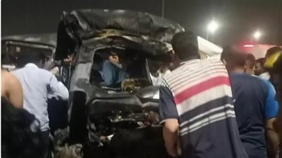 فيديو مروع لاحتراق ميكروباص يقل عددا من الركاب بالطريق الأوسطي بـ 6 أكتوبر