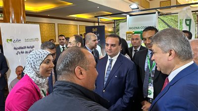 رئيس هيئة التنمية الصناعية يفتتح فعاليات الدورة الثانية لمؤتمر الأعمال الخضراء بالأقصر (صور)