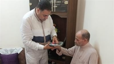 استخراج بطاقات الرقم القومي لعدد من نزلاء إحدى دور الرعاية الاجتماعية للمسنين (صور) 